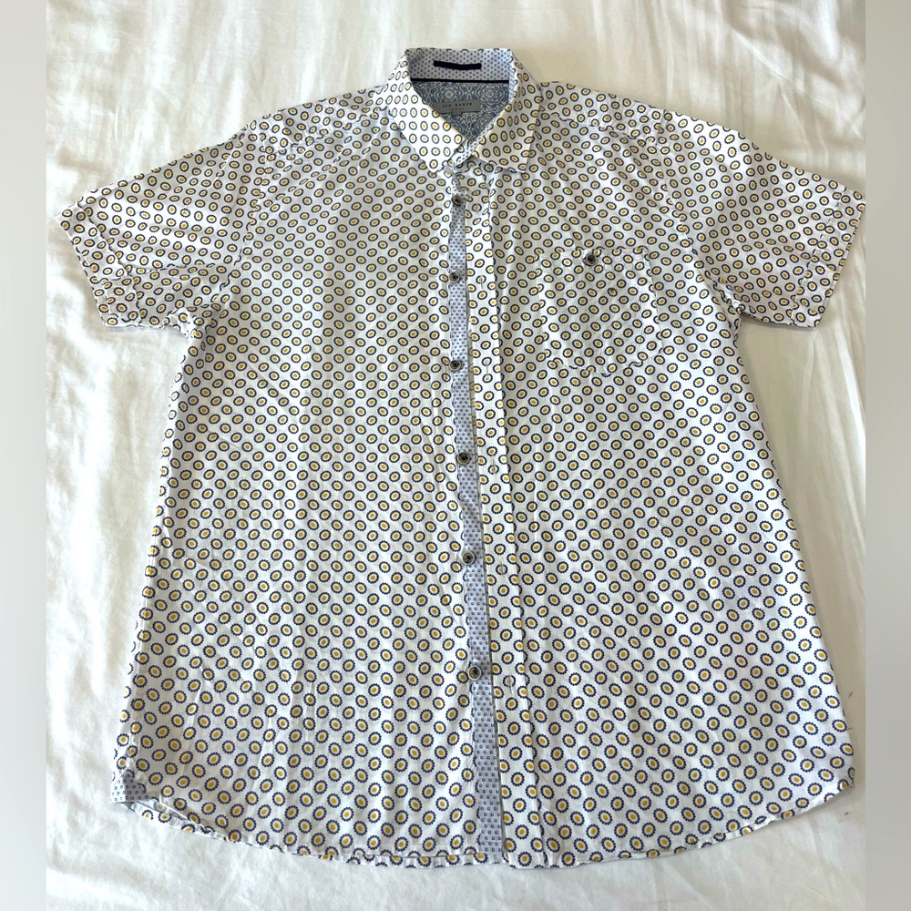 Ted Baker men’s short sleeve printed button down shirt size 4 Euro, size M US.